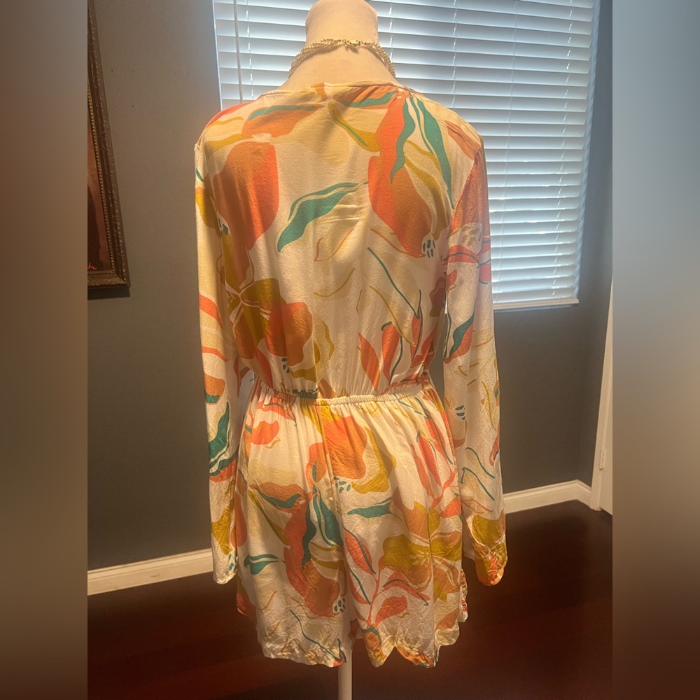Sexy Roxy Multicolor Romper Perfect for summer. Size Small - Picture 5 of 6
